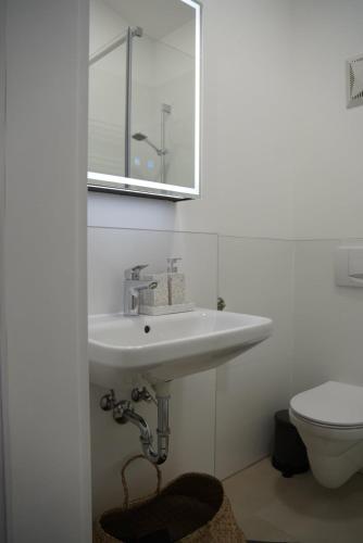 Quiet design apartment with free parking