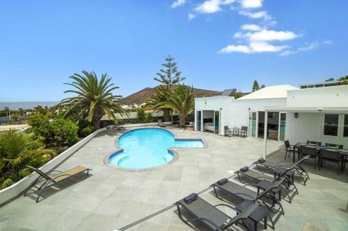 Dazzling Playa Blanca Villa 4 Bedrooms Villa Nagini Sun Terrace Hot Tub