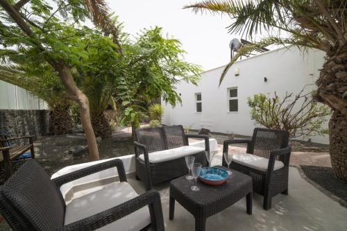 Dazzling Playa Blanca Villa 4 Bedrooms Villa Nagini Sun Terrace Hot Tub
