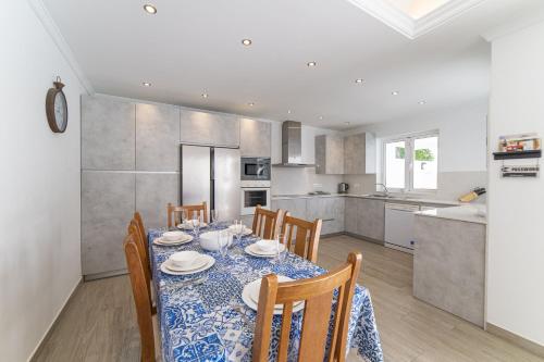 Dazzling Playa Blanca Villa 4 Bedrooms Villa Nagini Sun Terrace Hot Tub
