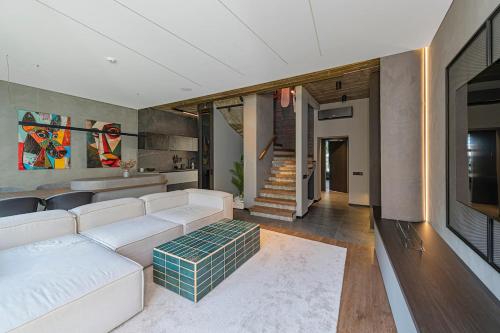 Design 2 BD Apartment with Hot Tube by Domvia