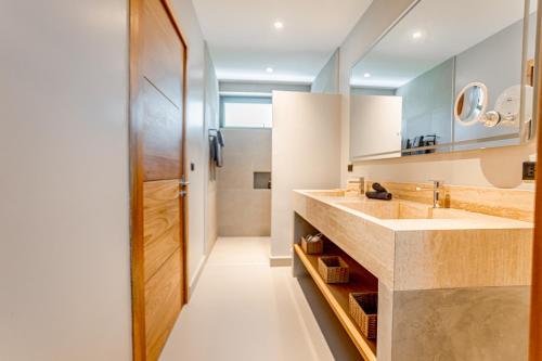 Dapur atau dapur kecil di Villa MAÏA