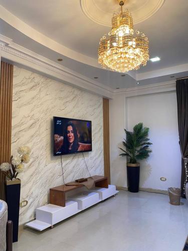 Μια τηλεόραση ή/και κέντρο ψυχαγωγίας στο كمبوند الربوة هايتس