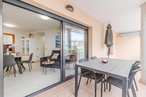 Arenas 12 Roses centre