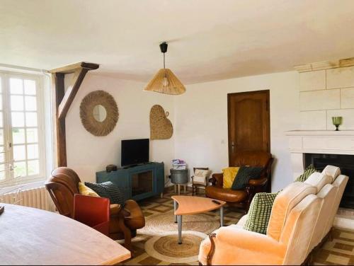 a living room with leather chairs and a fireplace at Domaine des Tauperons-8 pers-proche Beauval-wifi in Le Grand-Chambonais