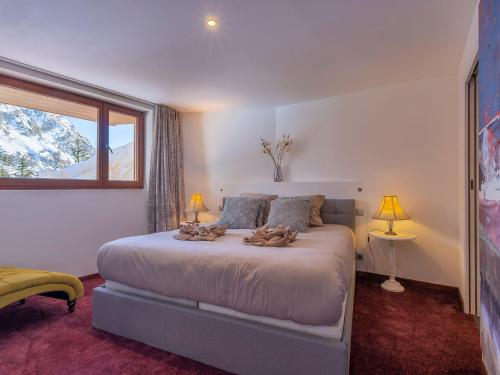 a bedroom with a bed with stuffed animals on it at Chalet de Luxe à Avoriaz - 12 Pers, Sauna, Cheminée, Services Premium Inclus - FR-1-314-97 in Morzine