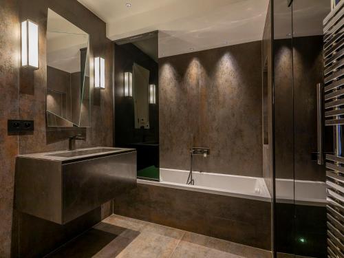 a bathroom with a sink and a tub at Superbe appartement 6 pièces, luxe et confort, piscine et SPA, 10 pers., Morzine - FR-1-314-99 in Avoriaz