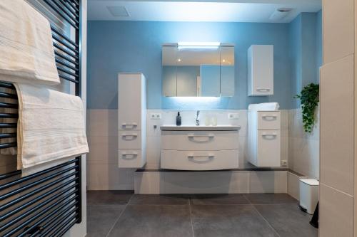 Dapur atau dapur kecil di LüneBase Loft - Traum zwischen Altstadt und City