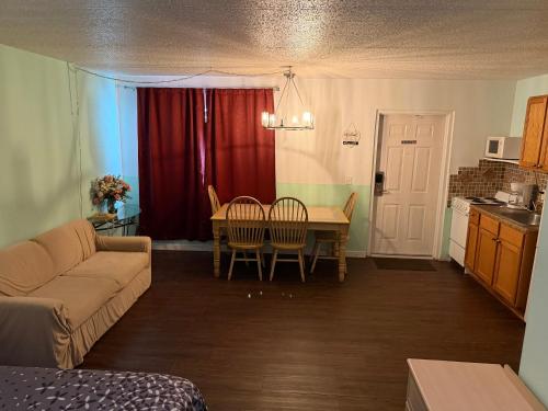 a living room with a couch and a table with chairs at THE FLORIDIAN INN in Clearwater