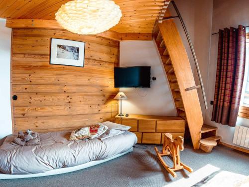 a bedroom with a bed and a tv in a room at Superbe chalet 5 chambres avec cheminée et accès privatif à Avoriaz - FR-1-314-161 in Morzine