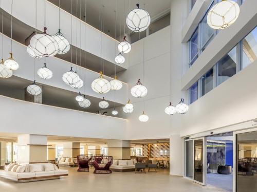 Khu vực ghế ngồi tại Novotel Salvador Rio Vermelho