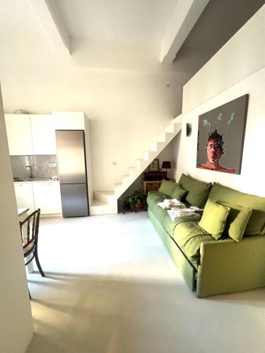 Alice's new studio apartment in the center of Chiaia