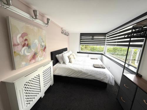 Ένα ή περισσότερα κρεβάτια σε δωμάτιο στο Cosy central house in St Andrews