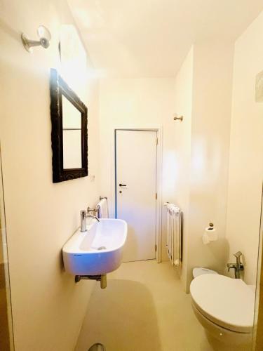 Alice's new studio apartment in the center of Chiaia