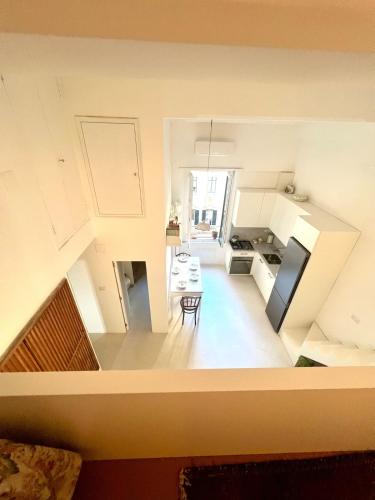 Alice's new studio apartment in the center of Chiaia