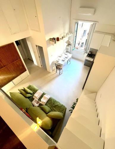Alice's new studio apartment in the center of Chiaia