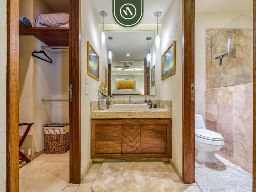 Ένα μπάνιο στο Amazing 1 BR Condo - Rooftop Pool - Bay View