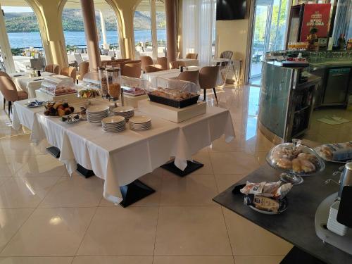 Jídlo v hotelu nebo okolí