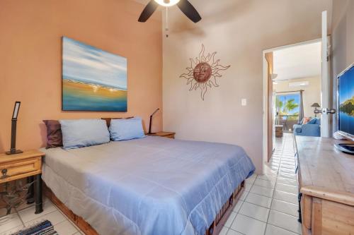 Ένα ή περισσότερα κρεβάτια σε δωμάτιο στο Viva Condominiums Viva 28