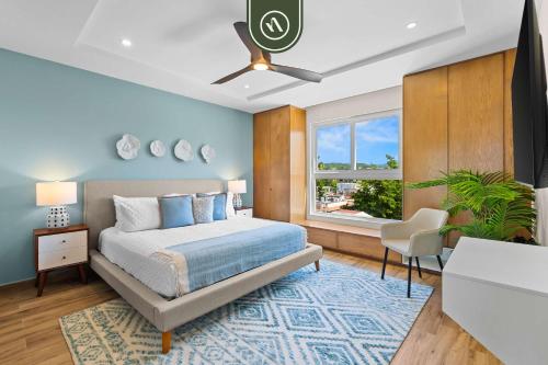 a bedroom with a bed and a window at New Stylish 1 BR Condo - Ocean Views - Flex Room in Bucerías