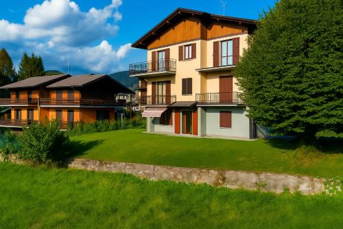 セルヴィーノにあるRelax e giardino con vista a Selvinoの大家