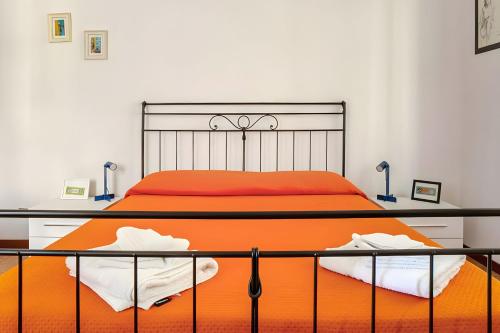 2 Bedroom Apartment for 4 Quiet Tram 8 to Trastevere Vatican