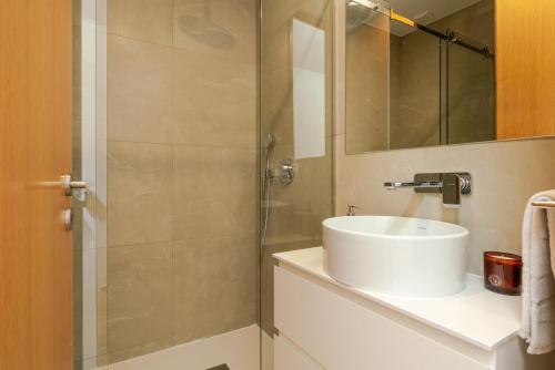 Modern & Cozy Studio by HostWise