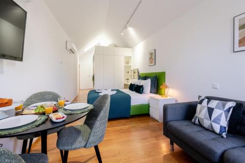 Modern & Cozy Studio by HostWise