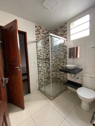 Et badeværelse på Functional and well-located COP30 apartment