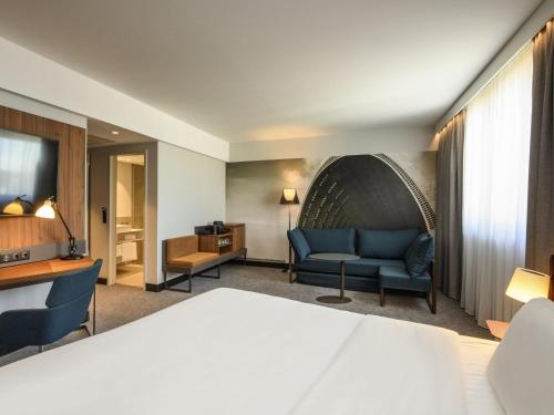 Giường trong phòng chung tại Novotel Regensburg Zentrum
