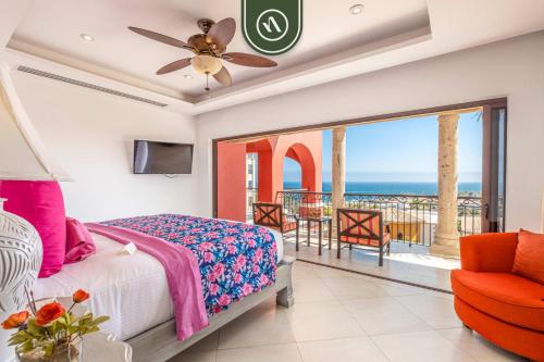 Ένα ή περισσότερα κρεβάτια σε δωμάτιο στο Great House in Cabo with Ocean View - Pool