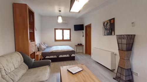 Ένα ή περισσότερα κρεβάτια σε δωμάτιο στο Ferienhaus Geller Radebeul Blick Spitzhaus