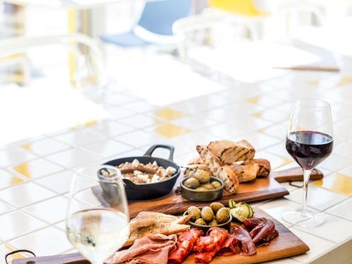 Jídlo v hotelu nebo okolí