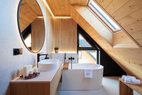 O baie la Stylchyn Park - Czorsztyn Exclusive - by Upstairs