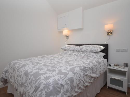 Ένα ή περισσότερα κρεβάτια σε δωμάτιο στο 1 Bed in Williton 74144