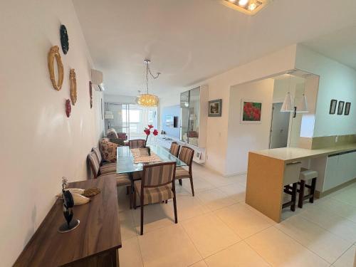 a kitchen and living room with a table and chairs at cód 58 · Apartamento aconchegante in Governador Celso Ramos