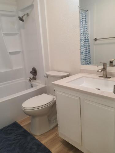 Phòng tắm tại Jewel Lake Apartment