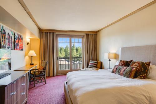 Ένα ή περισσότερα κρεβάτια σε δωμάτιο στο 4070 Wilderness Retreat with Modern Amenities!