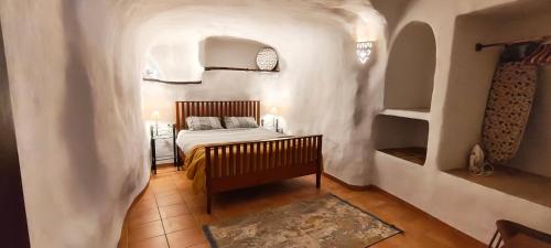 Ένα ή περισσότερα κρεβάτια σε δωμάτιο στο Negratin Casa Cueva