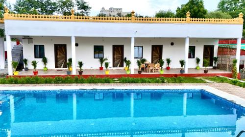 Πισίνα στο ή κοντά στο nahargrah villa