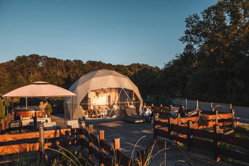 Romantic Dome - Private Hot Tube, Sauna & Lake view