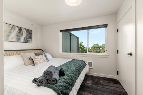 a bedroom with a bed and a window at 2BR Apartment in DT with Parking in Spokane