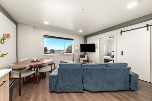 a living room with blue couches and a table at 2BR Cozy Apartment in DT in Spokane