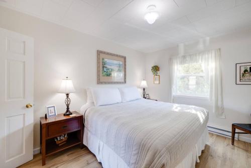 Postel nebo postele na pokoji v ubytování Oceanview pet-friendly condo