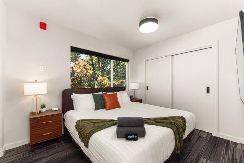 a bedroom with a large bed and a window at DT 2br 2bath Apartment in Spokane