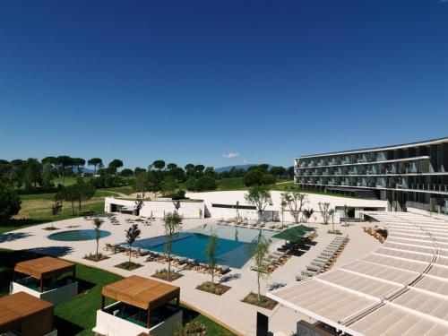 Bazén v ubytování Hotel Camiral - The Leading Hotels of the World nebo v jeho okolí