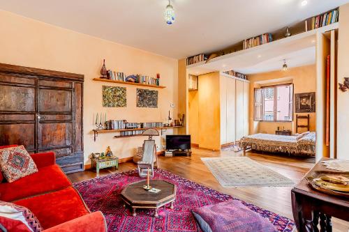 Charming Bright Colosseum apartment