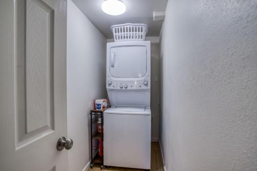 Kuchyň nebo kuchyňský kout v ubytování Shore Thing - Meredith Lodging