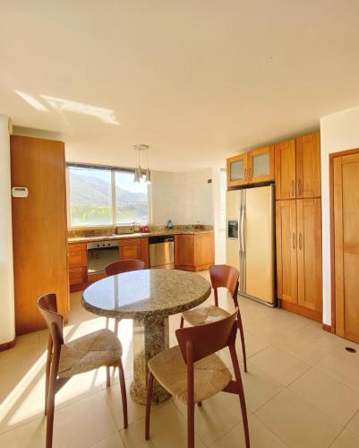 Virtuvė arba virtuvėlė apgyvendinimo įstaigoje Beach View Palace