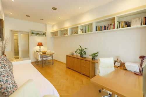 Elegant Quiet Apartment near Hilton Conrad